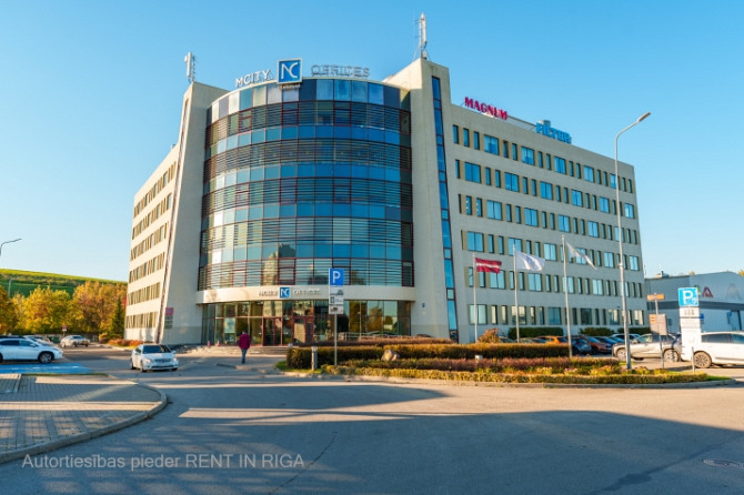 Iznomā 721 m2 plašas biroja telpas 5. stāvā mūsdienīgā B klases biroju ēkā Pļavniekos, Rīga - foto 1