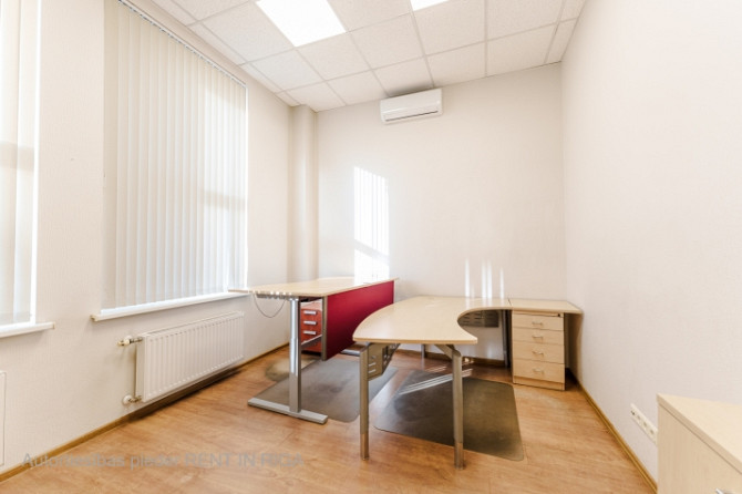 Gaišas un siltas biroja telpas ar labu lokāciju. Biroja telpas tiek iznomātas ar mēbelēm, Rīga - foto 5