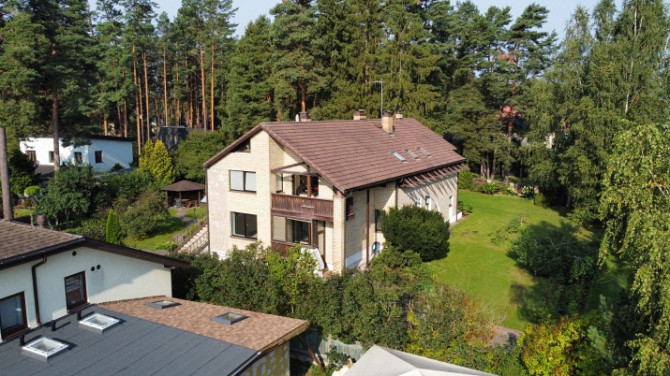 Piedāvājumā plaša un eleganta māja pašā Berģu sirdī - Akmeņu ielā 34!  Īpašums sastāv Rīga - foto 3