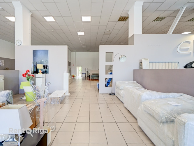 Nomai pieejamas plašas komerctelpas Augusta Deglava ielā.  Kopējā platība: 1083 m Veikala Rīga - foto 15
