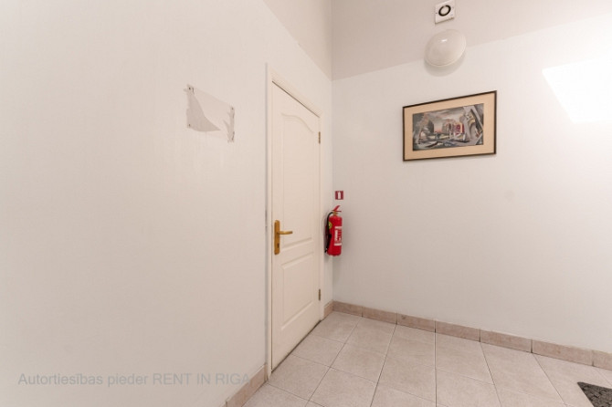 Biroja telpas centrā. Renovēta biroju ēka ar bruģētu un iežogotu teritoriju.  Birojs 3. Rīga - foto 7