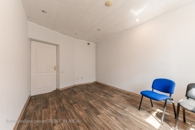 Biroja telpas centrā. Renovēta biroju ēka ar bruģētu un iežogotu teritoriju.  Birojs 3. Rīga - foto 7