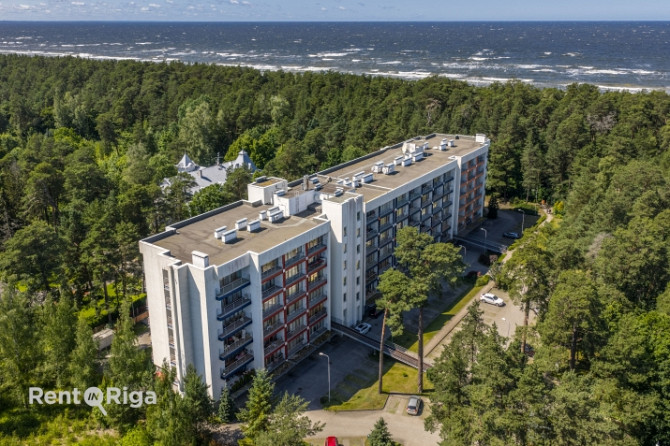 Ekskluzīvs dzīvoklis ar 5 balkoniem 100 m no jūras. Atrodas kāpu zonā elitārā projektā Jūrmala - foto 1