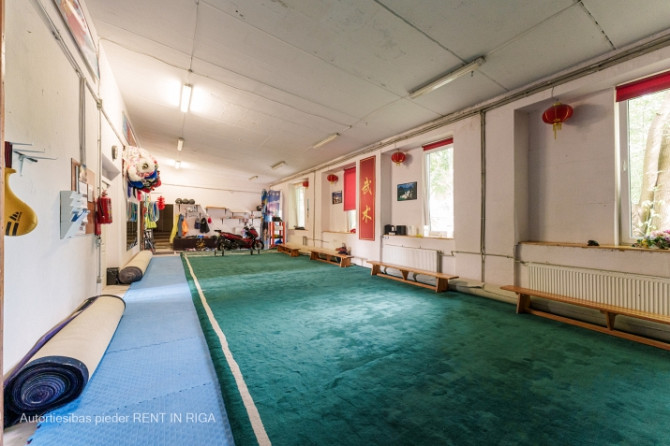 Tiek pārdota 600 m2 plaša ēka. Pašlaik telpas tiek iznomāta sporta klubam.  Ēkas telpas Rīga - foto 6