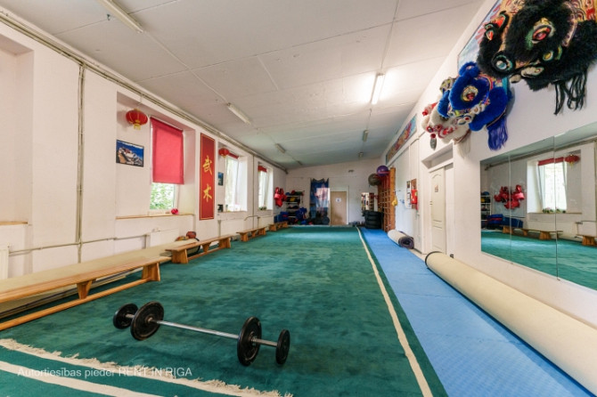 Tiek pārdota 600 m2 plaša ēka. Pašlaik telpas tiek iznomāta sporta klubam.  Ēkas telpas Rīga - foto 7