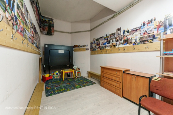 Tiek pārdota 600 m2 plaša ēka. Pašlaik telpas tiek iznomāta sporta klubam.  Ēkas telpas Rīga - foto 9