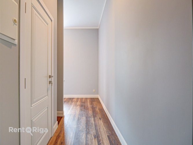 Iegādei pieejams studio tipa dzīvoklis renovēta ēka pašā Rīgas centrā.  Šī ir lieliska Rīga - foto 5