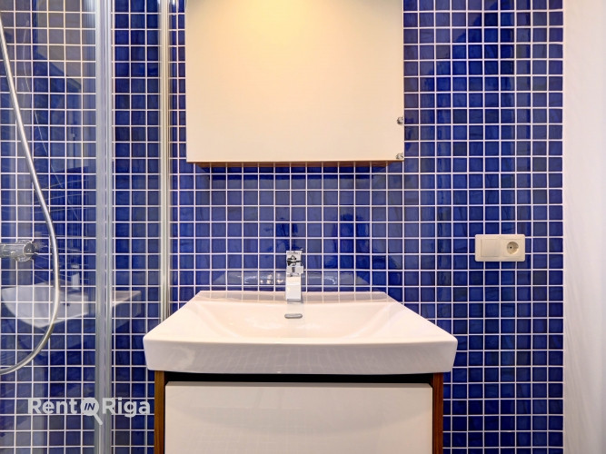 Iegādei pieejams studio tipa dzīvoklis renovēta ēka pašā Rīgas centrā.  Šī ir lieliska Rīga - foto 7