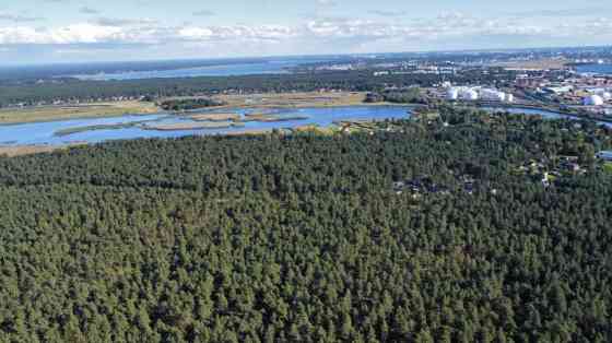 Iegādei pieejams plašs zemesgabals, ar kopējo platību 50 392 m2  Mangaļu pussalā.  Lieliska vieta pr Rīga