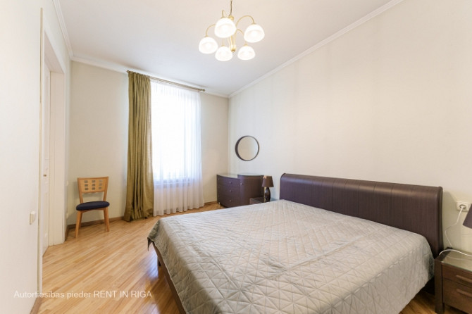 Īrei pieejams silts un plašs 4- istabu dzīvoklis Rīgas centrā.   Ērts plānojums, kas sastāv Rīga - foto 3