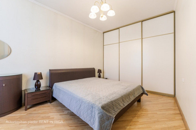 Īrei pieejams silts un plašs 4- istabu dzīvoklis Rīgas centrā.   Ērts plānojums, kas sastāv Rīga - foto 1