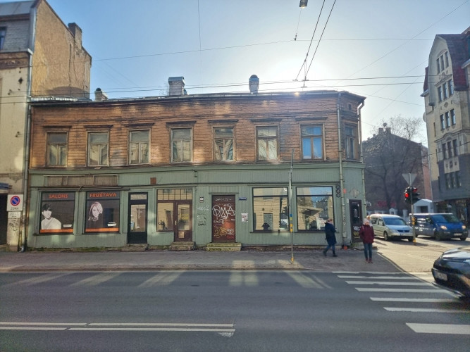 Izcils Rīgas centra koka arhitektūras paraugs.  Zemes gabala platība 577m2 (īpašumā), Rīga - foto 5