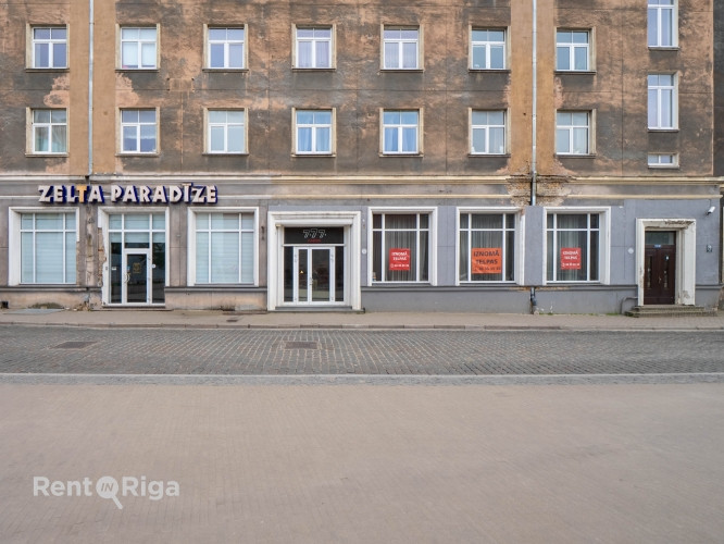 Telpas tirdzniecībai pie Strēlnieku laukuma.  + 1. stāvs 142 m2. Platība sastāv no zāles, Rīga - foto 1