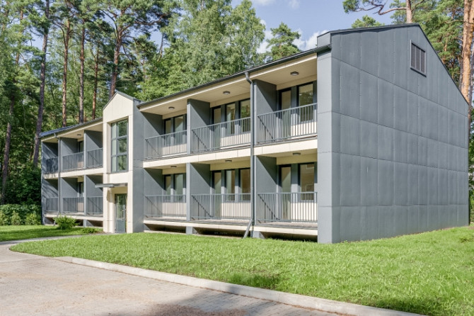 Piedāvājumā mūsdienīgs 2 istabu dzīvoklis ar pilnu apdari renovētā projektā Priežu Nami, Jūrmala - foto 1