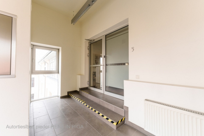 Mansarda tipa telpas Klusajā centrā!  Lieliska atrašanās vieta, pastaigas attālumā Rīga - foto 7
