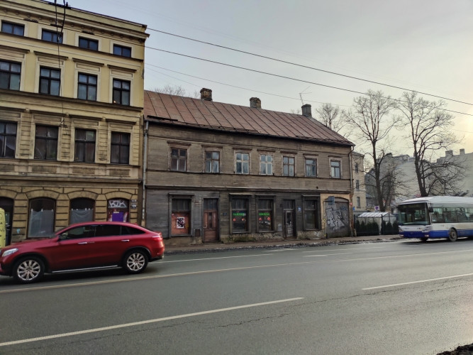 Pārdod daudzdzīvokļu koka ēku Brīvības ielas malā.  Ēka sadalīta sekojošos īpašumos: Rīga - foto 2