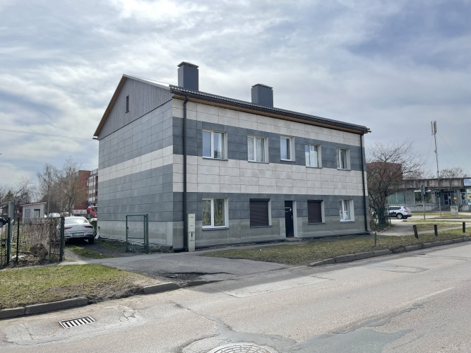 Iznomā atsevišķi stāvošu divstāvu ēku Dārzciemā.  Attīstīta sabiedriskā transporta Rīga - foto 1