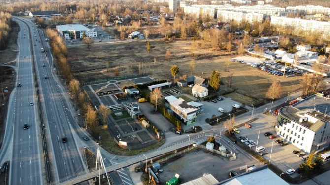 Zemes gabals K. Ulmaņa gatves pirmajā līnijā! Nomai tiek piedāvāts zemes gabals ar kopējo Rīga - foto 2