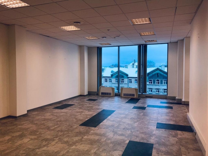Mūsdienīgs birojs 5-stāvā.  + Telpās ūdens, kanalizācija; + papildus nomas maksai jāveic Rīga - foto 2