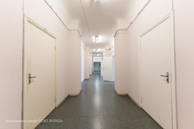 Pārdod 3-stāvu administratīvo ēku.  Celtne atrodas jauktas centra apbūves teritorijā (JC4) un Rīga - foto 9