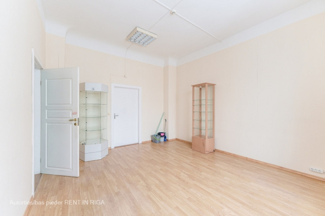 Pārdod 3-stāvu administratīvo ēku.  Celtne atrodas jauktas centra apbūves teritorijā (JC4) un Rīga - foto 7