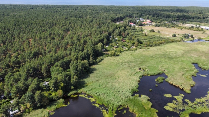 Pārdošanā zeme 1.līnijā pie ūdens. 5510 m2 liels zemes gabals Mangaļsalā, robežojas ar Rīga - foto 3