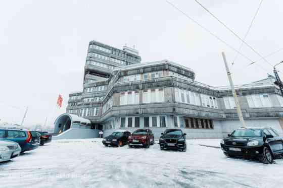 Birojs ar panorāmas skatu Ganību dambī 36.  + 1 telpa. + Logi divās telpās pusēs. + Lamināta grīda.  Рига