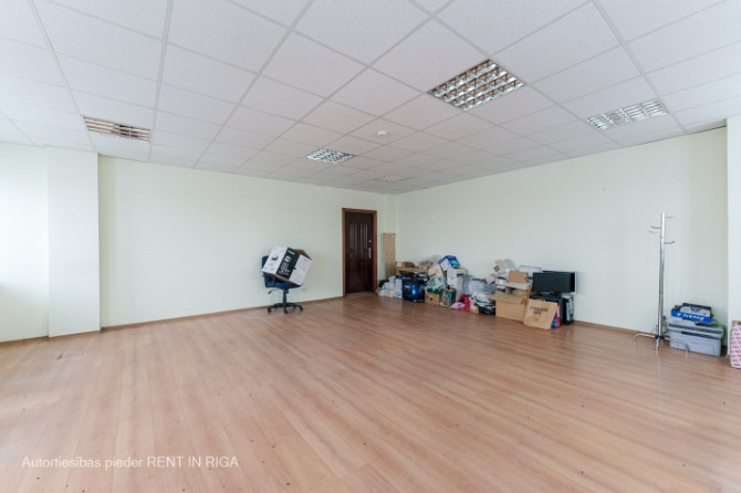 Birojs ar panorāmas skatu Ganību dambī 36.  + 1 telpa. + Logi divās telpās pusēs. + Lamināta Rīga - foto 2