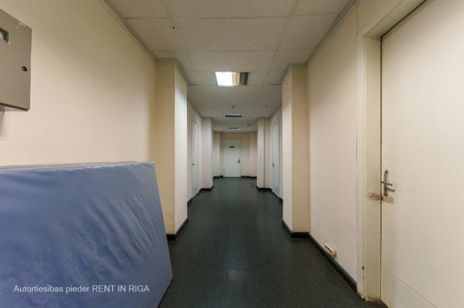 Iznomā 3-stāvu administratīvo ēku.  Celtne atrodas jauktas centra apbūves teritorijā (JC4) un Rīga - foto 9