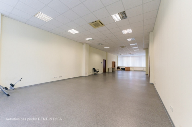 Zāle 110 kvm Ganību dambī 36.  + Viena liela telpa. + Griestu augstums 3.43 m. + Linoleja Rīga - foto 1