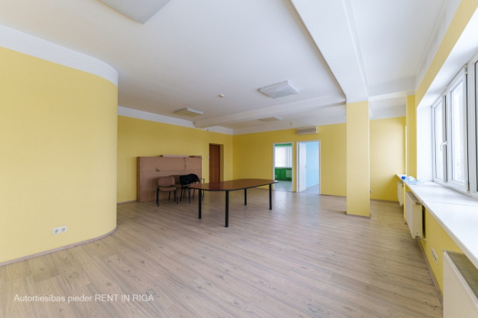 Birojs ar 3 telpām 7.stāvā Ganību dambī 36.  + 1 lielā telpa 48 kvm, 2 kabineti, katrs 14 Rīga - foto 2