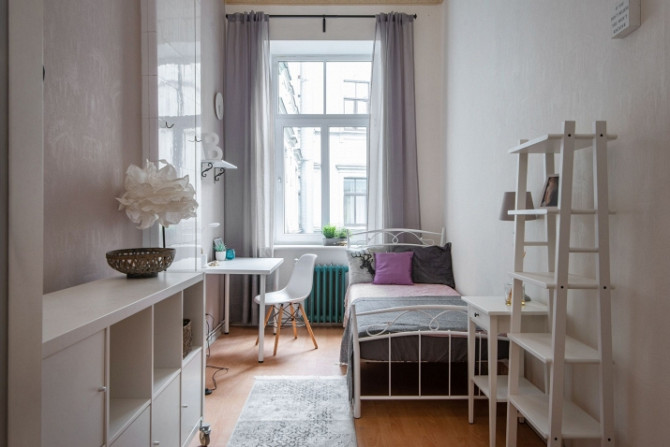 Tiek izīrēts, skaists, gaišs, 5 istabu dzīvoklis Rīgas centrā.  Visas istabas izolētas. 3 Rīga - foto 6