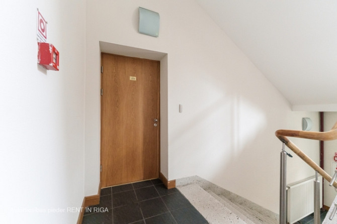 Iznomā biroju mūsdienīgā un arhitektoniski pievilcīgā biroju ēkā centrā starp Valdemāra Rīga - foto 4