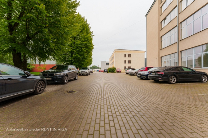 Biroja telpas kravu ostas terminālā 