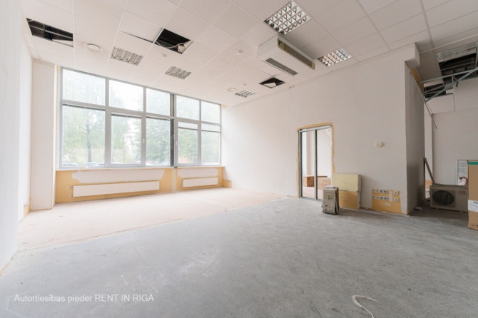 Tirdzniecības/biroja telpas kravu ostas terminālā 