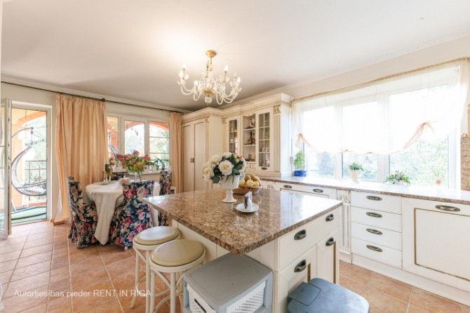 Izsmalcināta privātmāja ar dīķi Berģos  elegance, komforts un izcila dzīves kvalitāte Rīga - foto 7