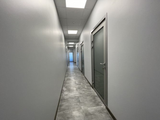 Svaigs birojs industriālajā parkā.  Biroju, veikalu un noliktavu komplekss atrodās Lubānas un Rīga - foto 3