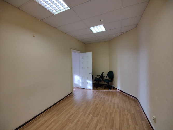 Citadeles un Muitas ielu krustojums, ar ieeju no Citadeles ielas.  Birojs sastāv no 2 telpām - Rīga - foto 5