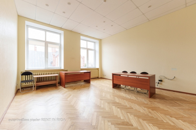 Biroji Latvijas laika ēkā Bruņinieku ielā 29/31.  Iznomā 2 izolētas telpas ar priekštelpu. Rīga - foto 1