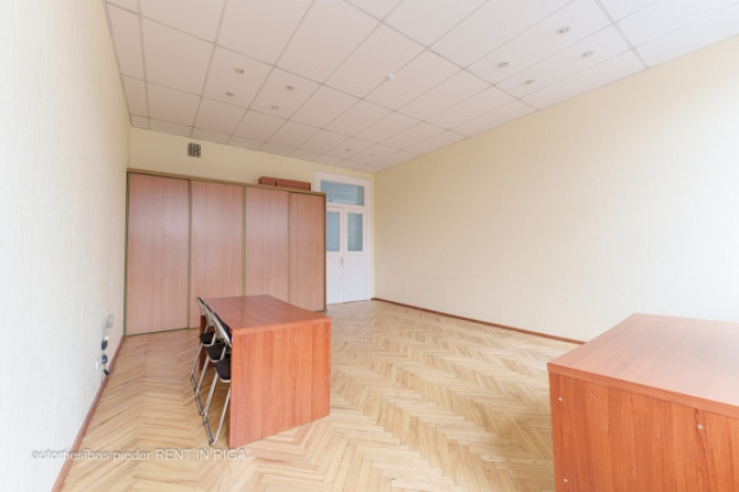 Biroji Latvijas laika ēkā Bruņinieku ielā 29/31.  Iznomā 2 izolētas telpas ar priekštelpu. Rīga - foto 2