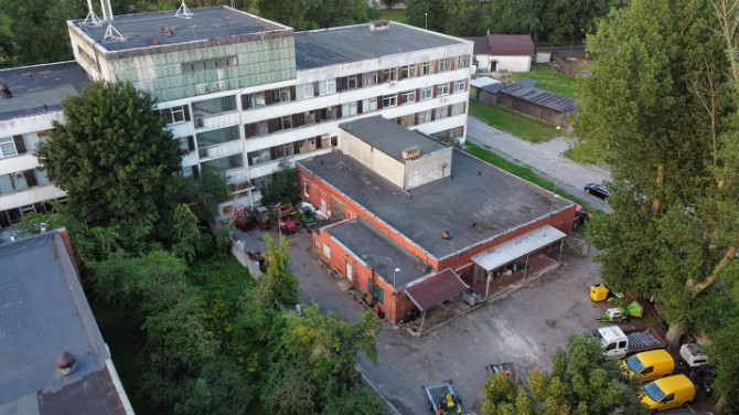 Pārdod 4 stāvu biroju ēku ar zemi 0.6350 ha.  Īpašumā ietilpst: (C) Buļļu iela 70a - parks Rīga - foto 4