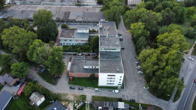 Pārdod 4 stāvu biroju ēku ar zemi 0.6350 ha.  Īpašumā ietilpst: (C) Buļļu iela 70a - parks Rīga - foto 3