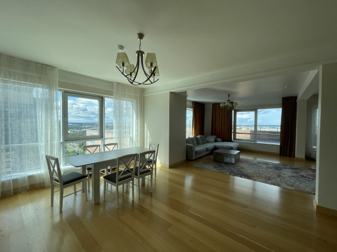 Tiek izīrēts penthaus tipa dzīvoklis ēkas 29.stāvā!  130 m2 dzīvoklī ir iekārtota: - Rīga - foto 5
