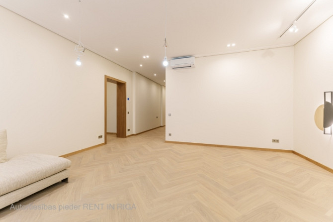 Tiek piedāvāts dzīvoklis Raiņa bulvārī, pašā pilsētas sirdī, skaistā jūgendstila ēkā, Rīga - foto 5