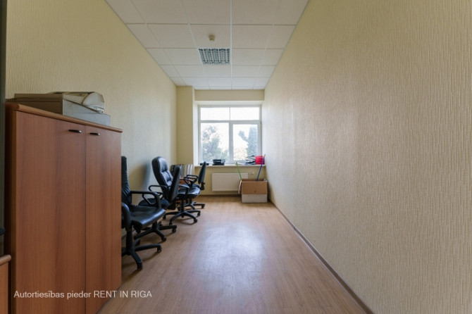 Iznomā dažāda izmēra nesen remontētas biroja telpas.  Var izvēlēties vairākus kabinetus Rīga - foto 3