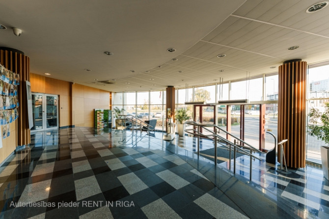 Iznomā 38.30 m2 kompaktas biroja telpas 3. stāvā mūsdienīgā B klases biroju ēkā Rīga - foto 3
