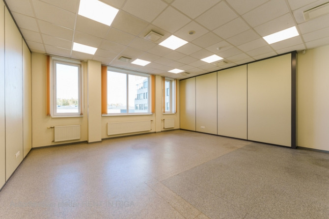 Iznomā 38.30 m2 kompaktas biroja telpas 3. stāvā mūsdienīgā B klases biroju ēkā Rīga - foto 4