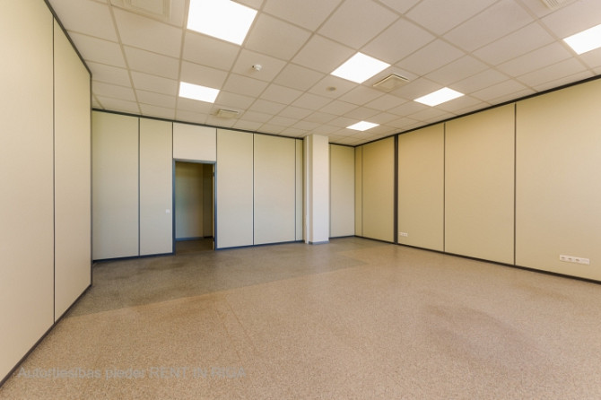 Iznomā 38.30 m2 kompaktas biroja telpas 3. stāvā mūsdienīgā B klases biroju ēkā Rīga - foto 5