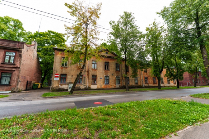 Tiek pārdots nekustamais īpašums kas satāv no  divām dzīvojamajām ēkām, vienas Rīga - foto 2