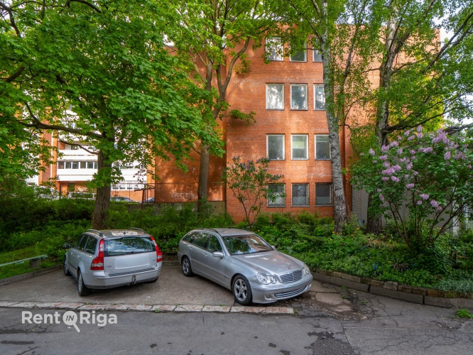 Multifunkcionāla ēka ar zemi.  Pārdodas 4 stāvu ēka, kurā atrodas Vesko veikals, frizētava, Rīga - foto 1
